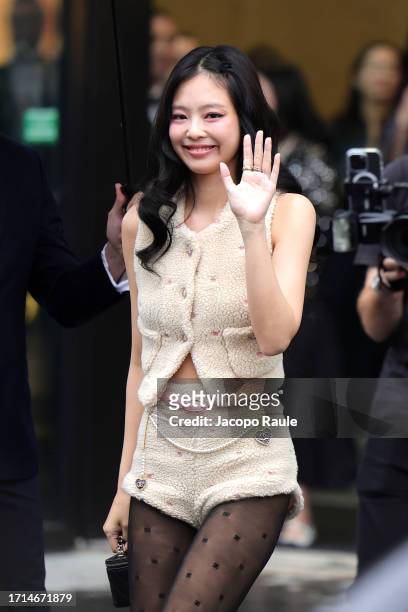 Jennie of Blackpink attends the Chanel Womenswear Spring/Summer 2024 show as part of Paris Fashion Week on October 03, 2023 in Paris, France.