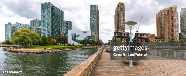 long island city, queens, new york waterfront public park and new modern constructions - queens neighborhood stock pictures, royalty-free photos & images