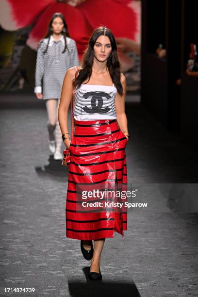 Vittoria Ceretti walks the runway during the Chanel Womenswear Spring/Summer 2024 show as part of Paris Fashion Week on October 03, 2023 in Paris,...