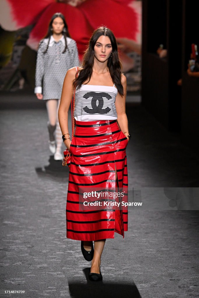 Chanel : Runway - Paris Fashion Week - Womenswear Spring/Summer 2024