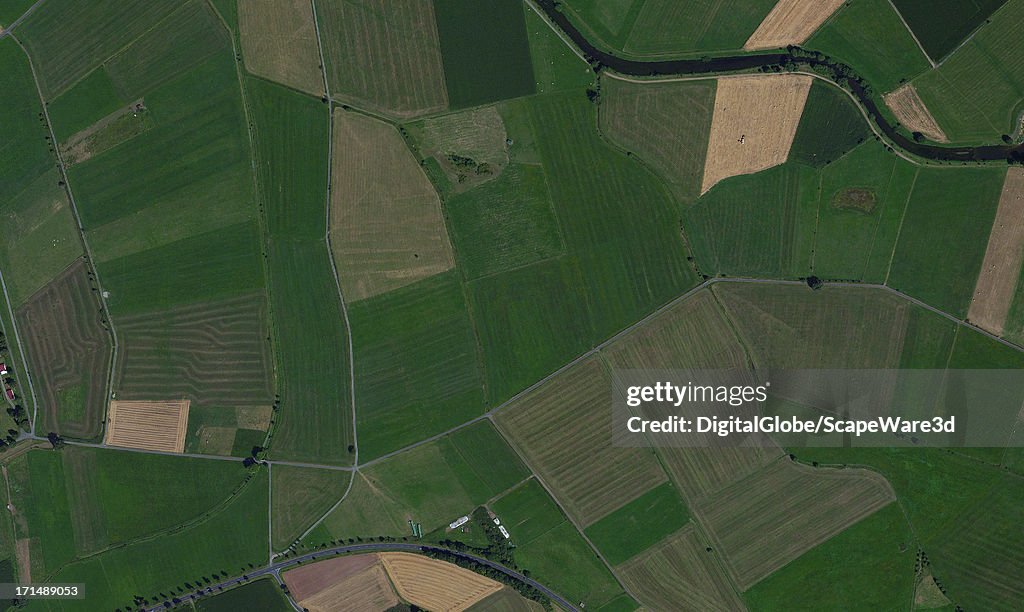 This is a satellite image closeup north of Kleinseelheim, Germany.