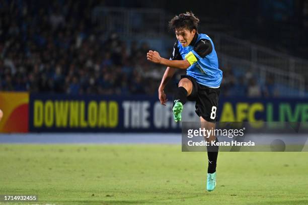 Kento Tachibanada of Kawasaki Frontale scores his side's first goal during the AFC Champions League Group I match between Kawasaki Frontale and Ulsan...