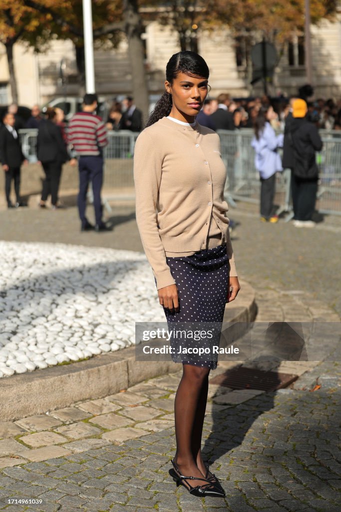 Miu Miu : Outside Arrivals - Paris Fashion Week - Womenswear Spring/Summer 2024