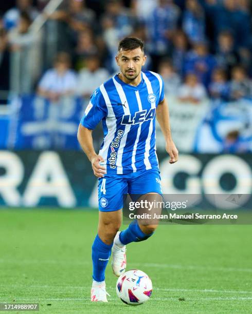 Aleksandar Sedlar of Deportivo Alaves in action during the LaLiga EA Sports match between Deportivo Alaves and Athletic Bilbao at Estadio de...