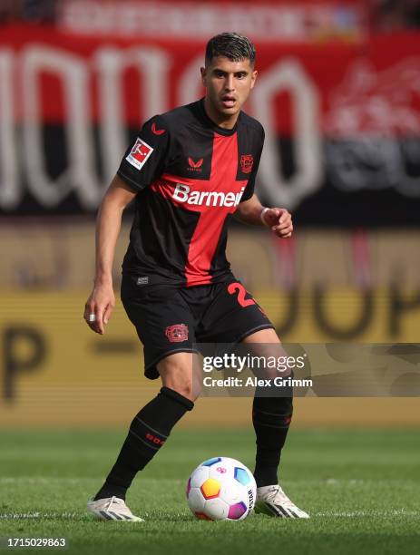 Exequiel Palacios of Bayer Leverkusen controls the ball during the Bundesliga match between 1. FSV Mainz 05 and Bayer 04 Leverkusen at MEWA Arena on...