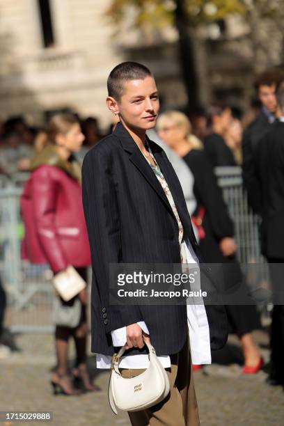 Emma Corrin attends the Miu Miu Womenswear Spring/Summer 2024 show as part of Paris Fashion Week on October 03, 2023 in Paris, France.