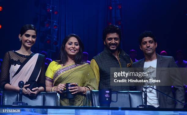Indian Bollywood choreographer Geeta Kapoor with actors Farhan Akhtar, Sonam Kapoor and Riteish Deshmukh on the sets of India's Dancing Superstar to...