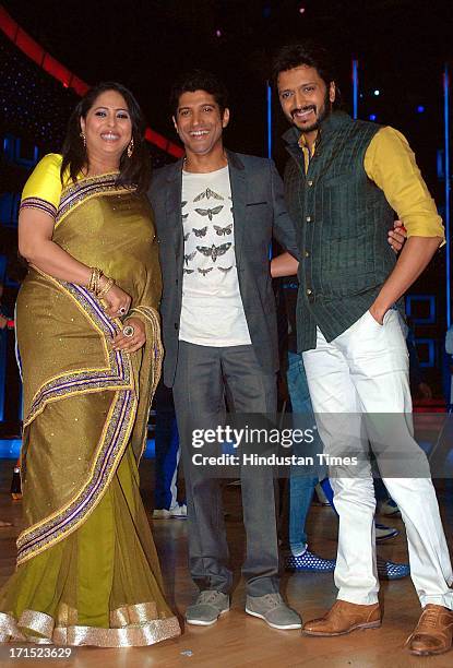 Indian Bollywood choreographer Geeta Kapoor with actors Farhan Akhtar and Riteish Deshmukh on the sets of India's Dancing Superstar to promote...