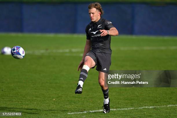 Damian McKenzie of the All Blacks runs through drills during a New Zealand All Blacks training session at LOU rugby club on October 3, 2023 in Lyon,...