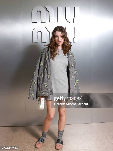 Ever Anderson attend the Miu Miu Womenswear S/S 2024 show as part of Paris Fashion Week at Palais d'Iena on October 03, 2023 in Paris, France.