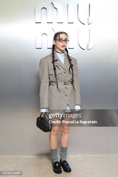 Emma Chamberlain attends the Miu Miu Womenswear S/S 2024 show as part of Paris Fashion Week at Palais d'Iena on October 03, 2023 in Paris, France.