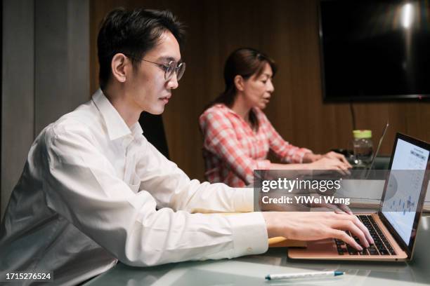 at the office - wang wei stock pictures, royalty-free photos & images