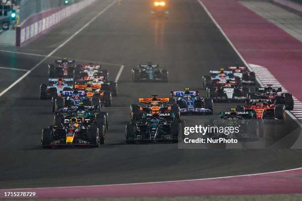 Start of the race 01 Max Verstappen of Netherlands, Oracle Red Bull Racing, RB19 - Honda RBPT, action 63 George Russell of United Kingdom, Mercedes -...