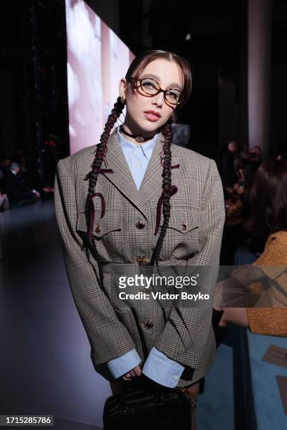 Emma Chamberlain attends the Miu Miu Womenswear S/S 2024 show as part of Paris Fashion Week at Palais d'Iena on October 03, 2023 in Paris, France.