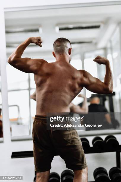 Well Developed Man Muscle Man Skinny Photos and Premium High Res Pictures - Getty Images