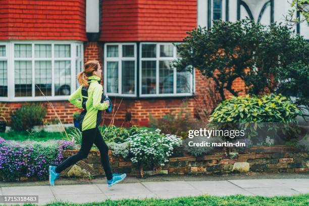 jogging in london - womens track stock pictures, royalty-free photos & images