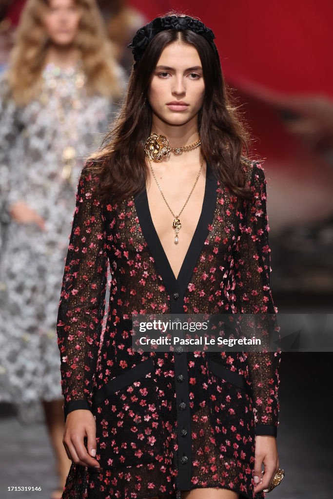 Chanel : Runway - Paris Fashion Week - Womenswear Spring/Summer 2024