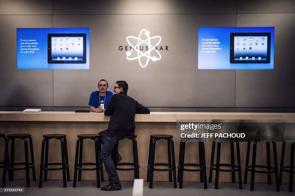 FRANCE-TECHNOLOGY-APPLE-STORE