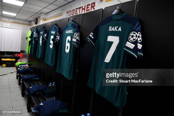 General view inside the Arsenal dressing room prior to the UEFA Champions League match between RC Lens and Arsenal FC at Stade Bollaert-Delelis on...