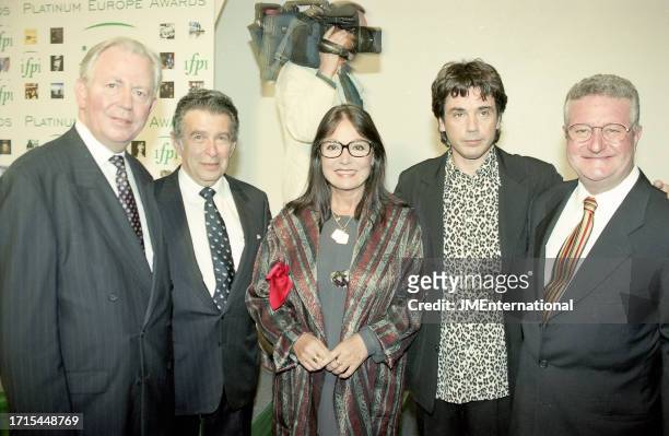 Jacques Santer, David Fine, Nana Mouskouri, Jean-Michel Jarre and Paul Russell during The Platinum Europe Awards 1998, Albert Hall, Brussels,...