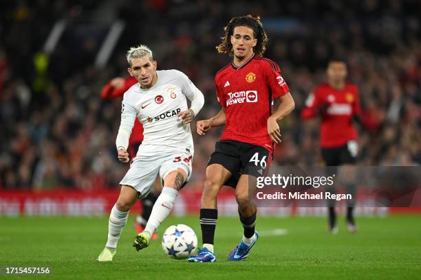 Lucas Torreira of Galatasaray S.k battles for possession with Hannibal Mejbri of Manchester United during the UEFA Champions League match between...
