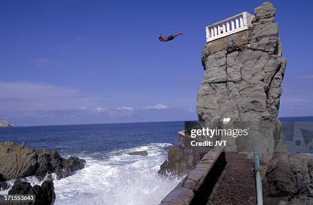 mazatlán, méxico cliff submarinista. - salto desde acantilado fotografías e imágenes de stock