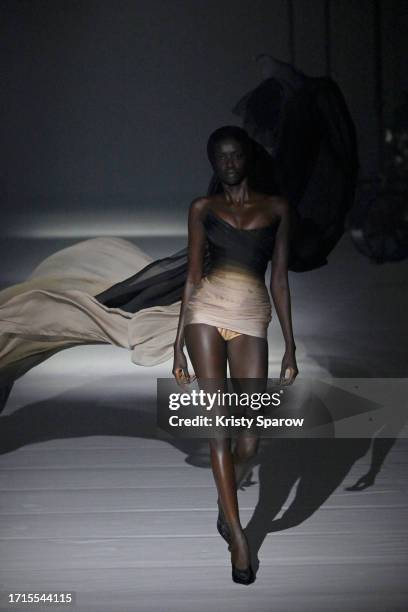 Anok Yai walks the runway during the Mugler Womenswear Spring/Summer 2024 show as part of Paris Fashion Week on October 02, 2023 in Paris, France.