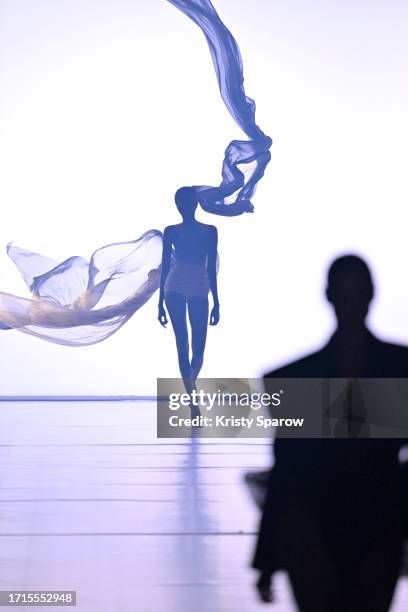 Models walk the runway during the Mugler Womenswear Spring/Summer 2024 show as part of Paris Fashion Week on October 02, 2023 in Paris, France.
