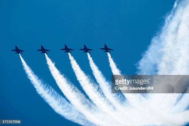 airplanes in formation - arrangement stock pictures, royalty-free photos & images