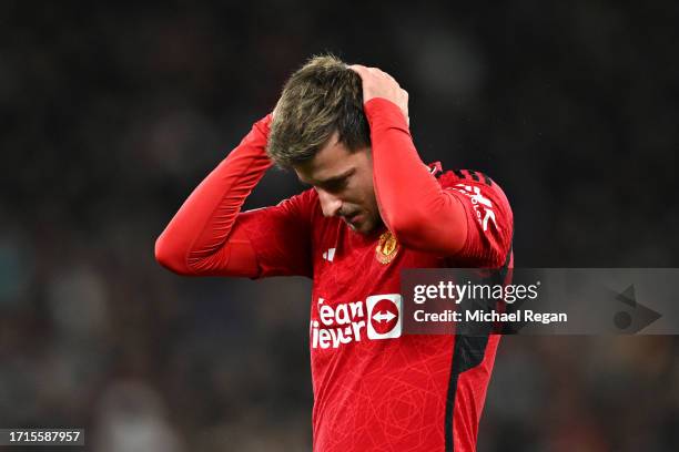 Mason Mount of Manchester United looks dejected after Mauro Icardi of Galatasaray S.k scores the team's third goalduring the UEFA Champions League...