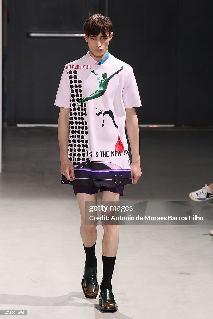 Raf Simons : Runway - Paris Fashion Week - Menswear S/S 2014