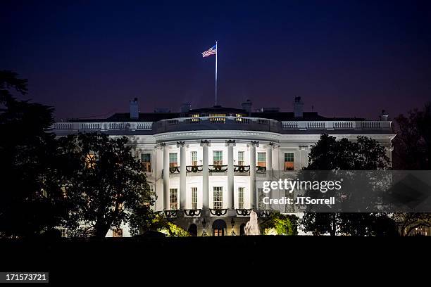 the white house at night - white house stock pictures, royalty-free photos & images