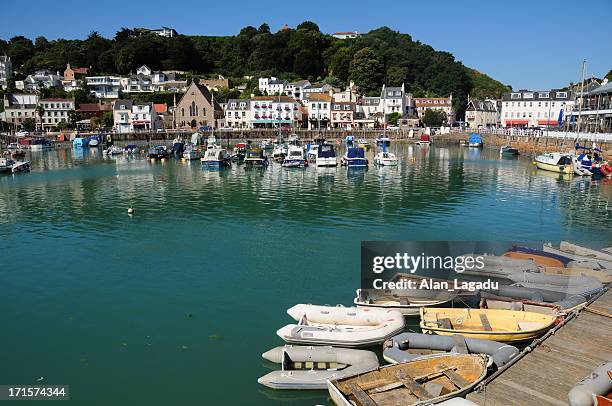 st.aubin harbour, jersey - insel jersey stock-fotos und bilder