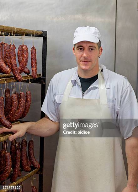 butcher am arbeit - metzger stock-fotos und bilder