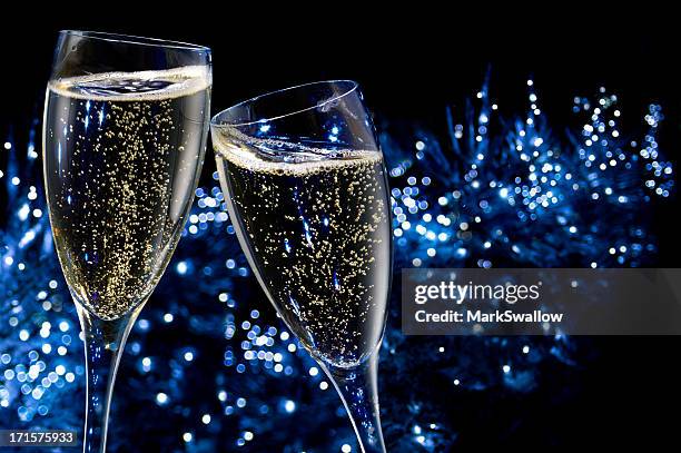 toast au champagne - bulles champagne photos et images de collection