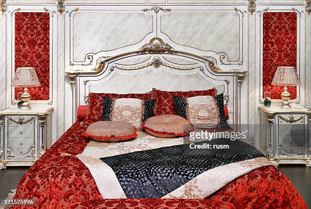 schlafzimmer mit - silk pillow stock-fotos und bilder