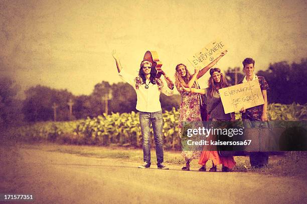hitchiking hippie group - hippies 1960s stockfoto's en -beelden