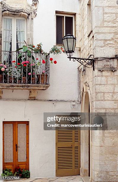 martina franca, vintage blick auf die straße - taranto stock-fotos und bilder