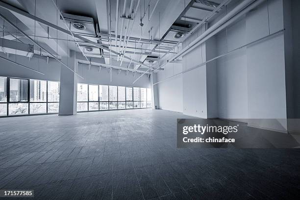 empty modern office - luchtkanaal stockfoto's en -beelden