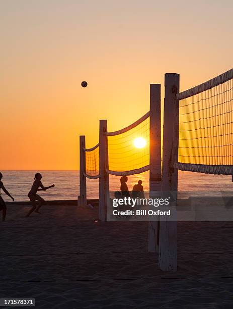voleibol de playa - volear fotografías e imágenes de stock
