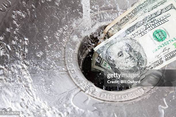 money down drain-expression anglo-saxonne - bill oxford photos et images de collection