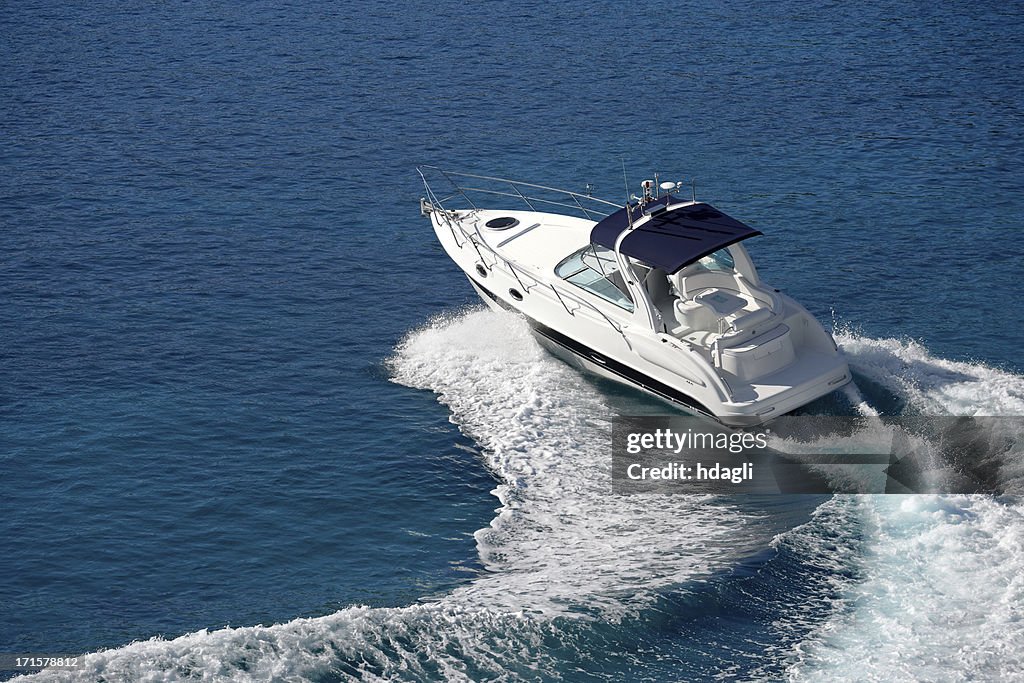 モーターボート