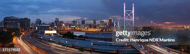 ponte nelson mandela panorâmica - joanesburgo imagens e fotografias de stock