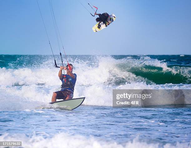 kitesurf-aktion - kite surf stock-fotos und bilder