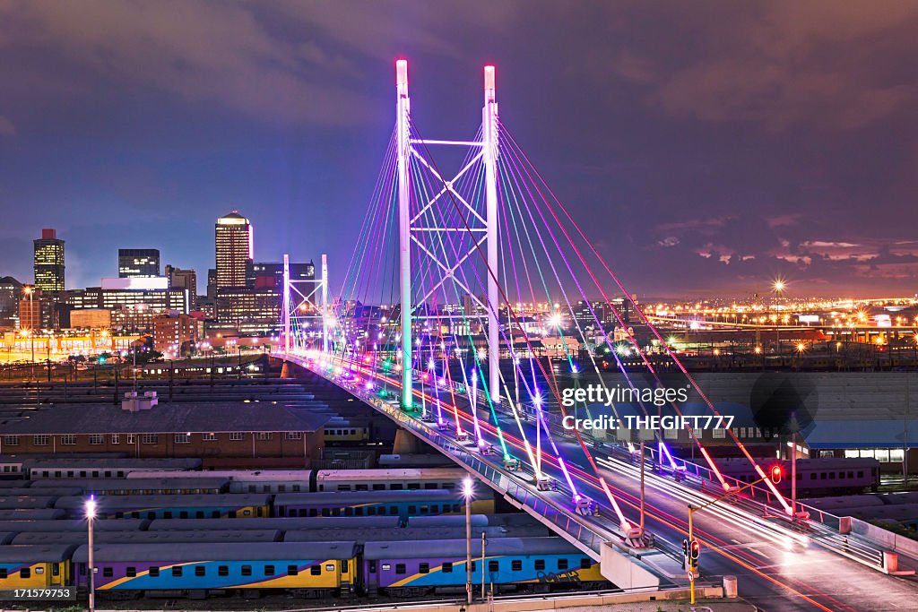 Puente de Nelson Mandela atardecer