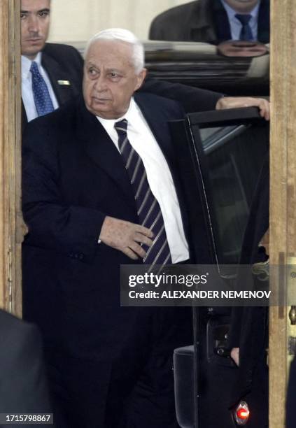 Israeli Prime Minister Ariel Sharon arrives for a lunch with Russian Foreign Minister Igor Ivanov at the Russian Foreign Ministry Mansion in Moscow,...