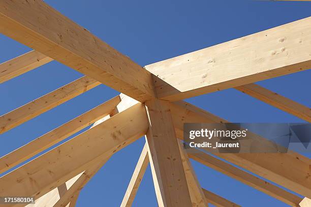 casa de encuadre - viga característica arquitectónica fotografías e imágenes de stock