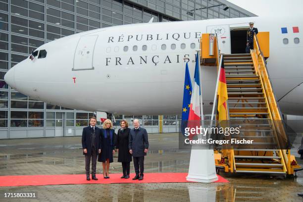 French President Emmanuel Macron , his wife Brigitte Macron, the wife of German chancellor Britta Ernst and German chancellor Olaf Scholz arriving by...