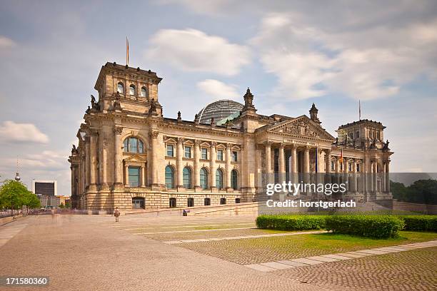 berlin, deutschland - reichstag stock-fotos und bilder