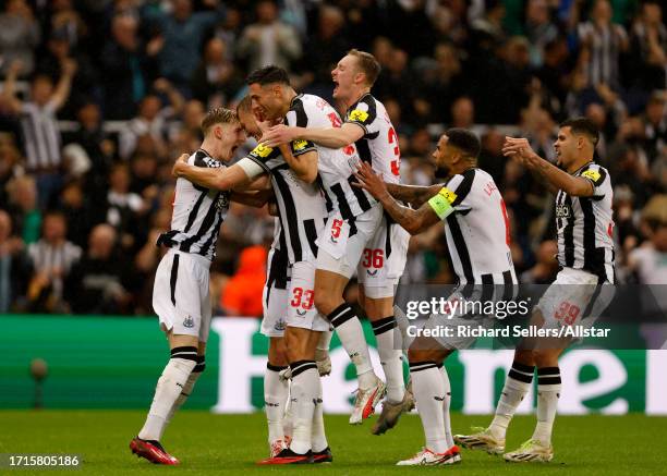 Anthony Gordon of Newcastle United and Dan Burn of Newcastle United celebrate with team after the 2nd goal during the UEFA Champions League match...